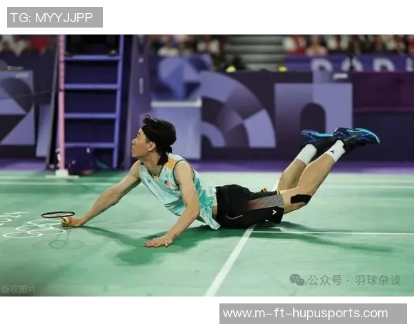 极限操作!双方争抢篮板人仰马翻兰德尔鱼跃拿球人群中喊暂停! 极限操作!双方争抢篮板人仰马翻兰德尔鱼跃拿球人群中喊暂停!